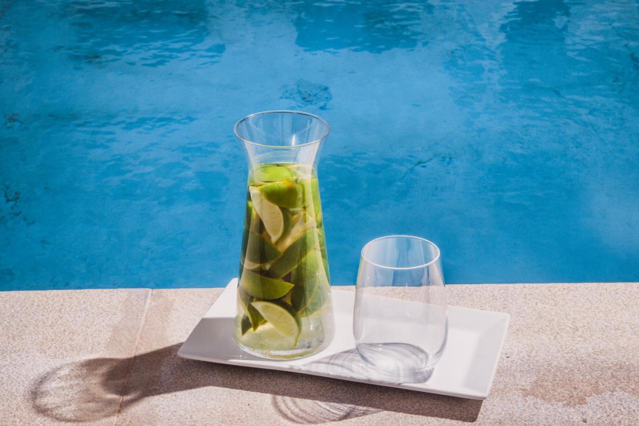 Amity Suites - Adults Only Fira  Exterior foto
